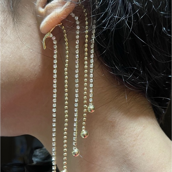❄️❄️American diamond ear cuffs💎